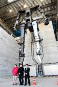 “机动战士高达”等身大的机器人亮相茨城县纪念播出40周年